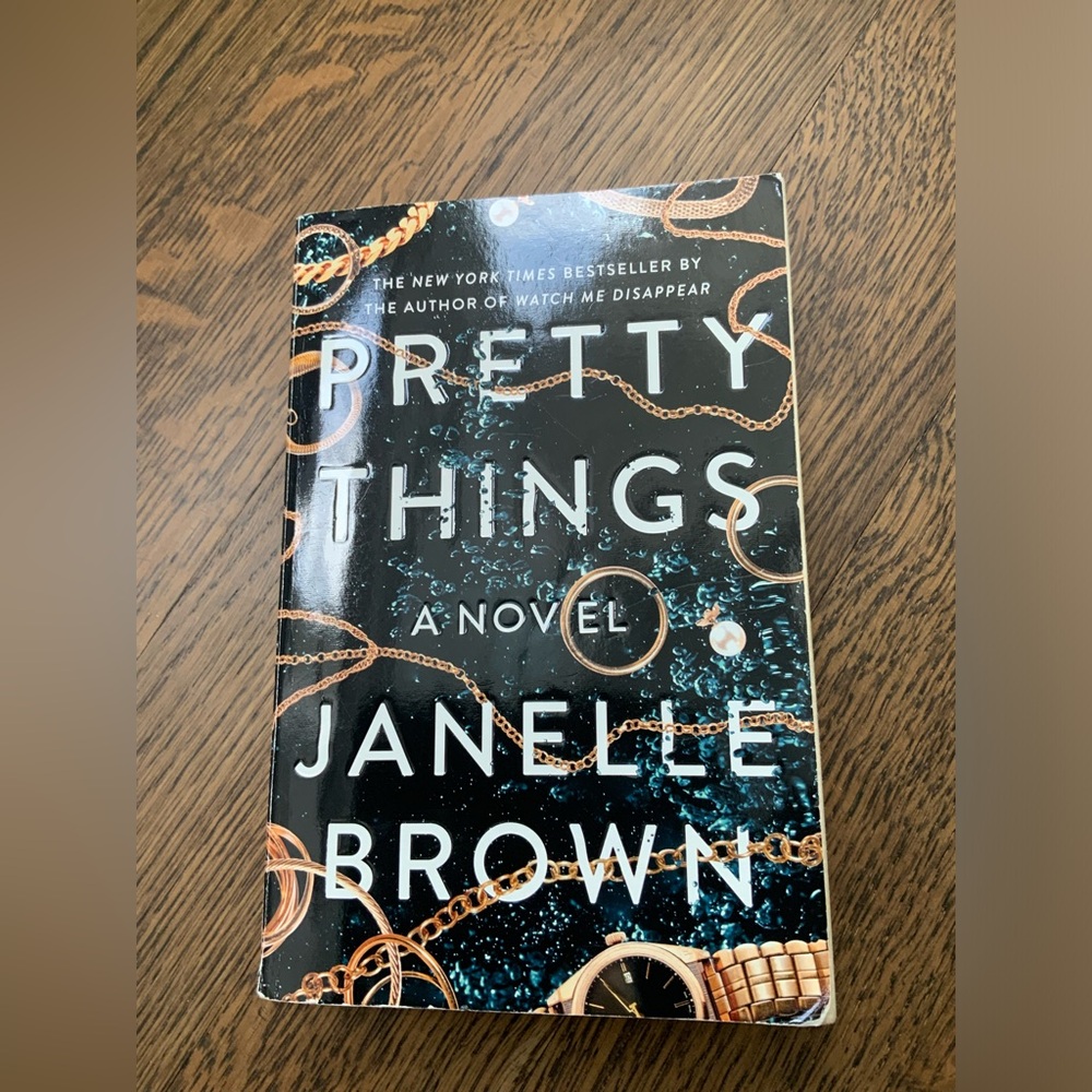 Pretty Things Novel by Janelle Brown Soft cover Adult
